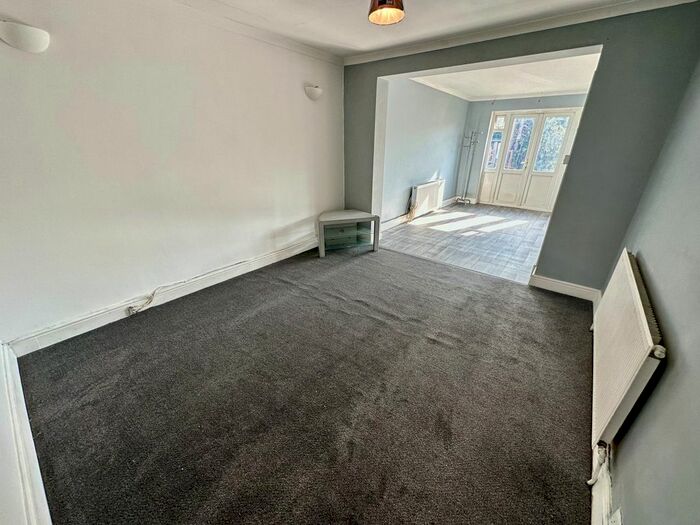 3 Bedroom Semi-Detached House To Rent In The Crossways, Hounslow, TW5