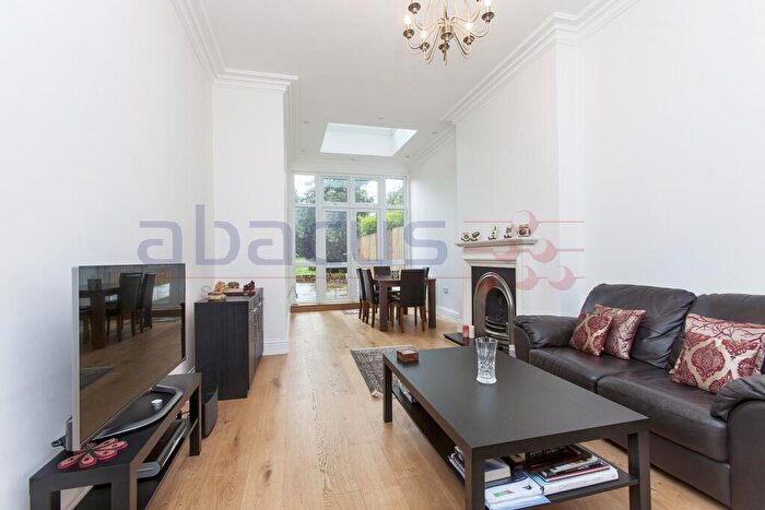 2 Bedroom Flat To Rent In Minster Road, West Hampstead, NW2