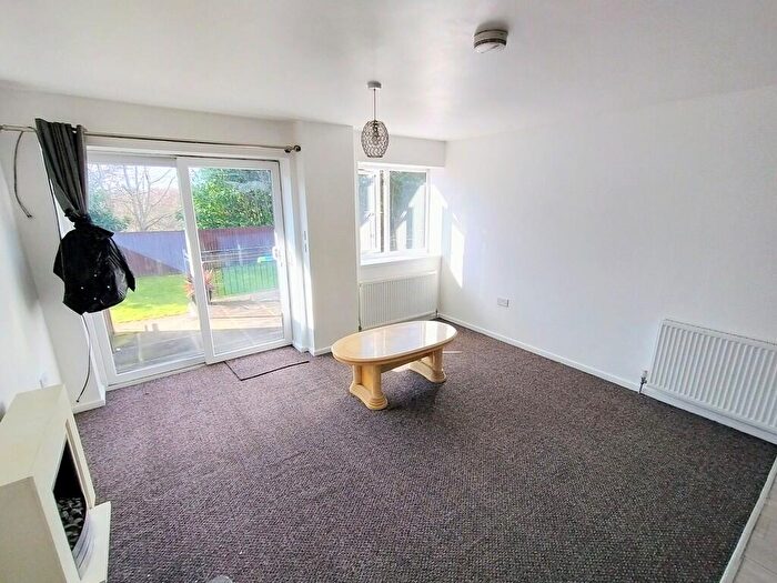 2 Bedroom Apartment To Rent In Alderwood Precinct, Northway, Sedgley, DY3