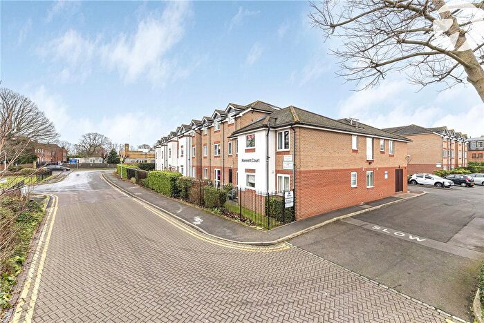 1 Bedroom Flat For Sale In Kennett Court, Oakleigh Close, Swanley, Kent, BR8