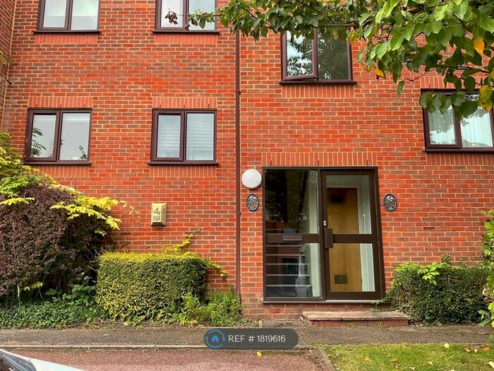 2 Bedroom Flat To Rent In Winchester Court, High Wycombe, HP11