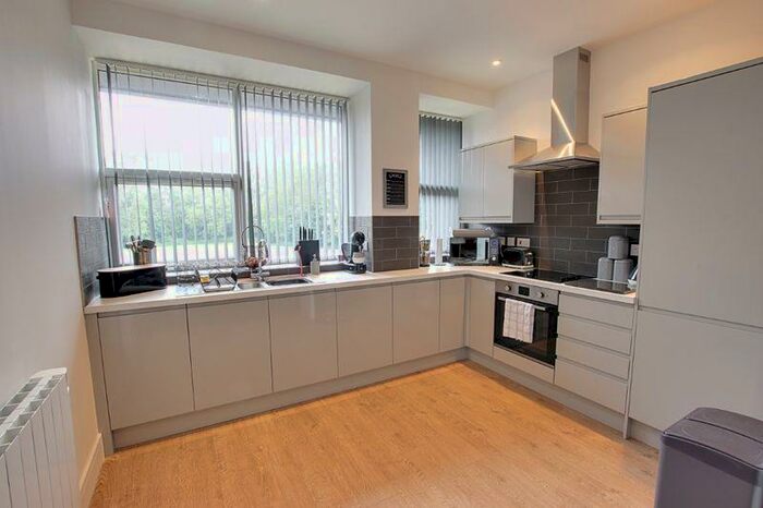 2 Bedroom Flat To Rent In The Pavillions, Trowbridge, BA14