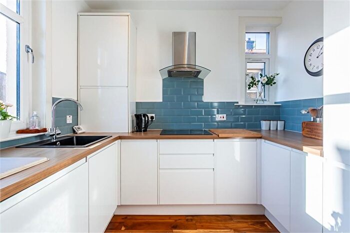 3 Bedroom Flat To Rent In , Comely Bank Road, Edinburgh, EH4