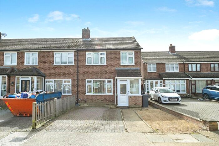 3 Bedroom End Terrace House For Sale In Frinton Road, Romford, Essex, RM5