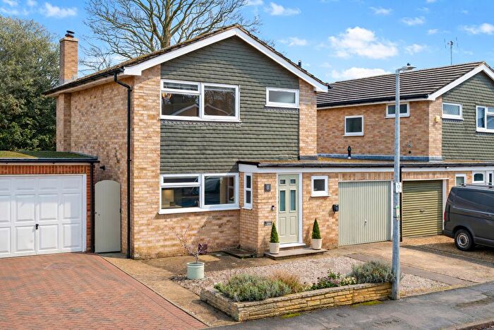 3 Bedroom Link Detached House For Sale In Cotefield Drive, Leighton Buzzard, LU7