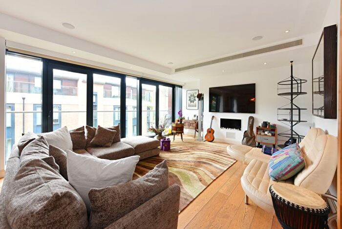 3 Bedroom Flat For Sale In Gloucester Avenue, NW1