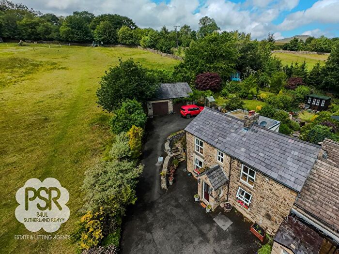 4 Bedroom Semi-Detached House For Sale In The Wash, Chapel-En-Le-Frith, SK23