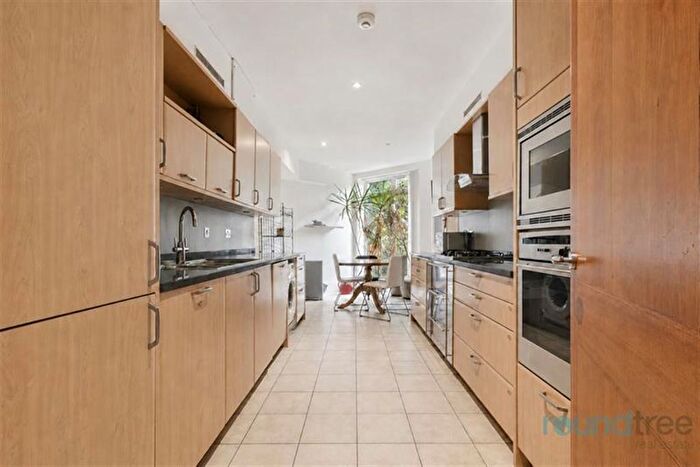 3 Bedroom Flat For Sale In Portland Court, Hendon Lane, Finchley, N3