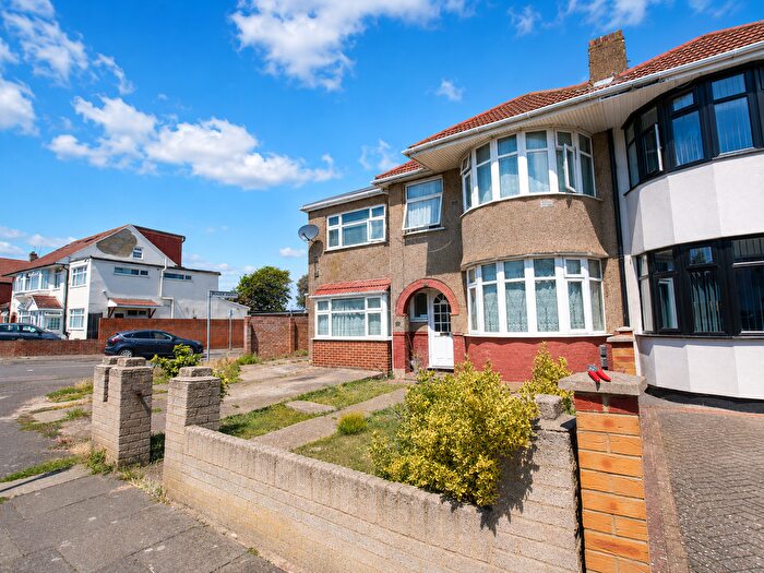5 Bedroom Semi-Detached House To Rent In Eton Road, Hayes, UB3