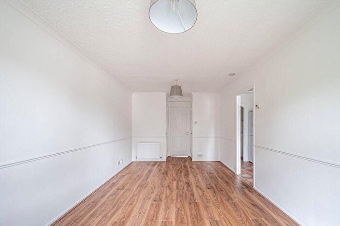 1 Bedroom Flat To Rent In Bells Hill, High Barnet, Barnet, EN5