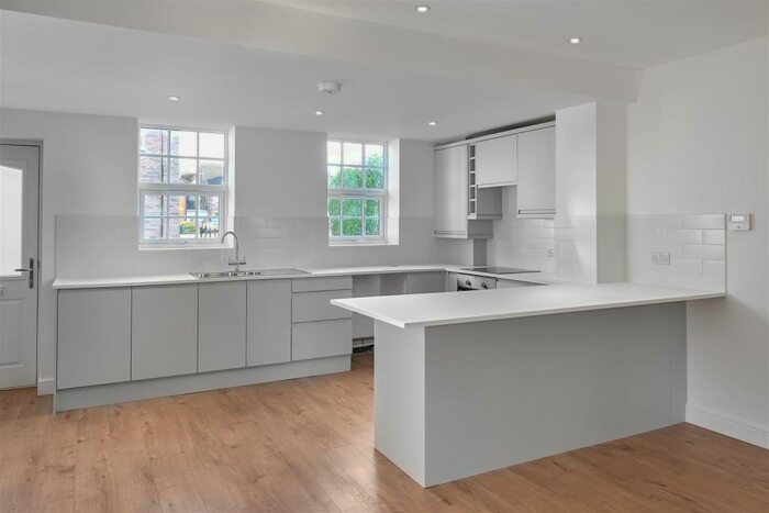 2 Bedroom Town House To Rent In Bronte Close, Rugby, CV21