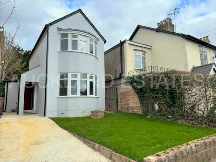 3 Bedroom Detached House To Rent In Quakers Lane, Potters Bar, EN6