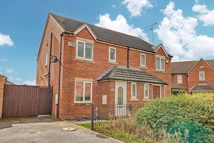 3 Bedroom Semi-Detached House To Rent In Lakeside Grove, West Hull, HU4
