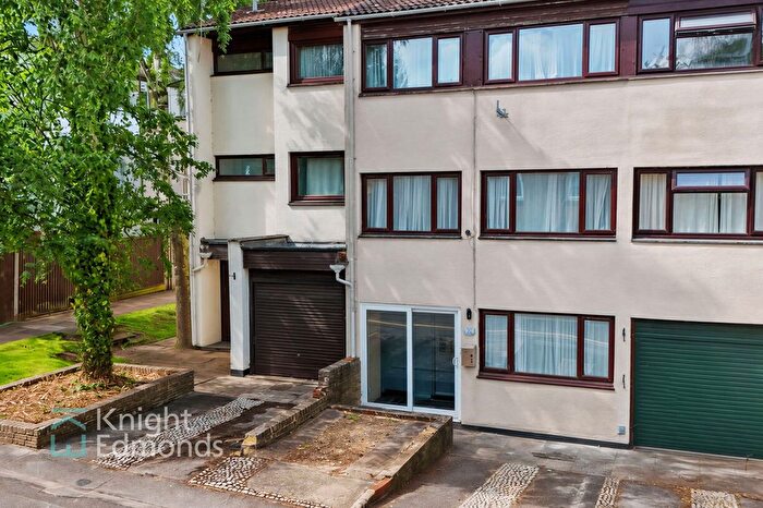 5 Bedroom Town House For Sale In Birnam Square, Maidstone, ME16