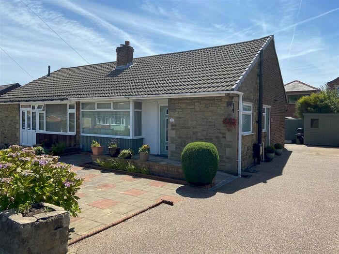 Houses for sale & to rent in WF15 7PS, Child Lane, Liversedge And