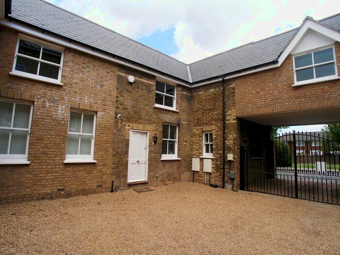 4 Bedroom Semi-Detached House To Rent In Beulah Hill, Crystal Palace, SE19