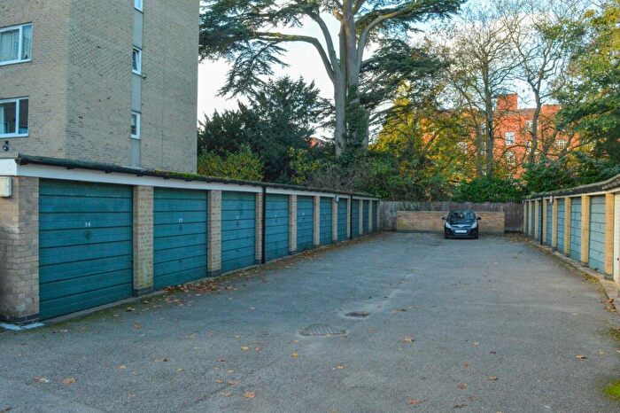2 Bedroom Flat For Sale In Lyndhurst Court, Stoneygate, Leicester, LE2