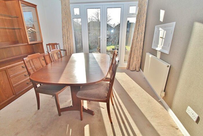 2 Bedroom Detached Bungalow For Sale In Chestnut Avenue, Bedhampton, PO9