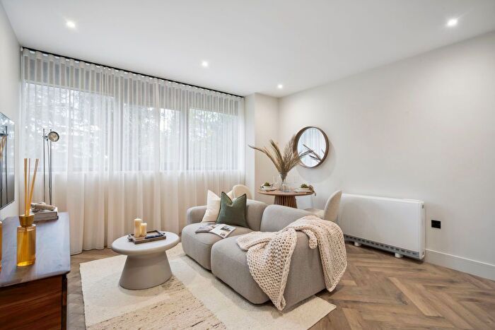 1 Bedroom Flat For Sale In Savill Way, Marlow, SL7
