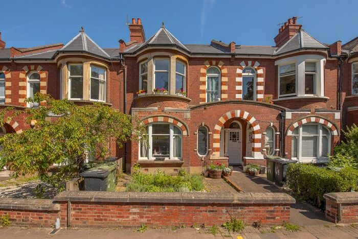 2 Bedroom Flat To Rent In Emmanuel Road Balham, SW12