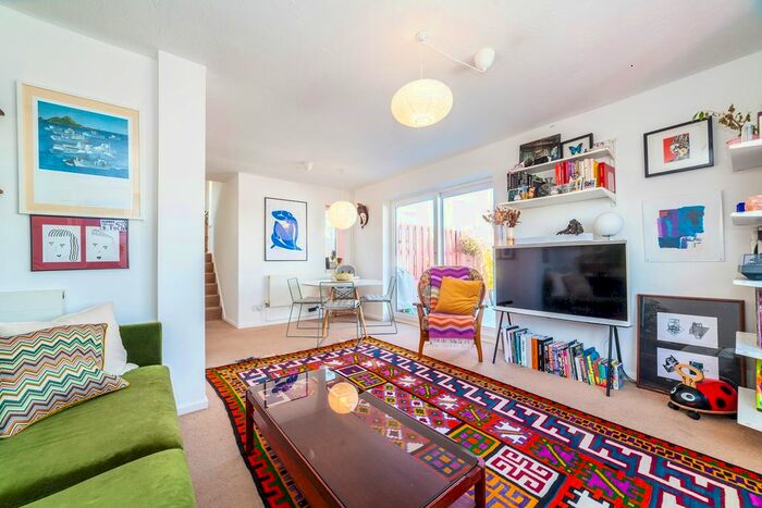 2 Bedroom Link Detached House To Rent In Regency Walk, Croydon CR0