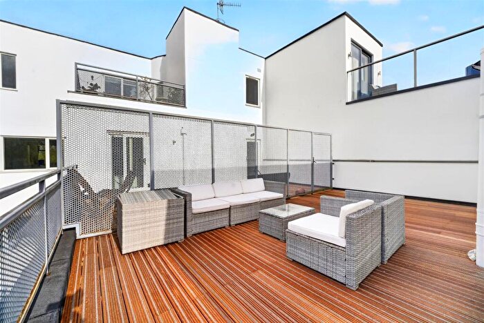 2 Bedroom Duplex For Sale In Liverpool Road, Barnsbury, N1