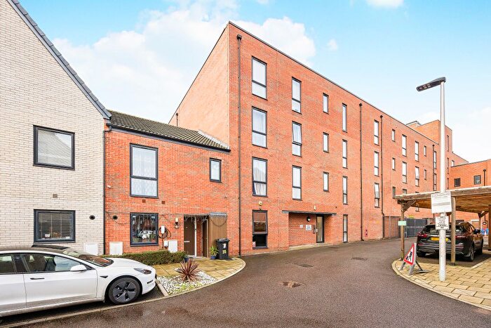 1 Bedroom Flat For Sale In Marine Crescent, Ilford, IG6