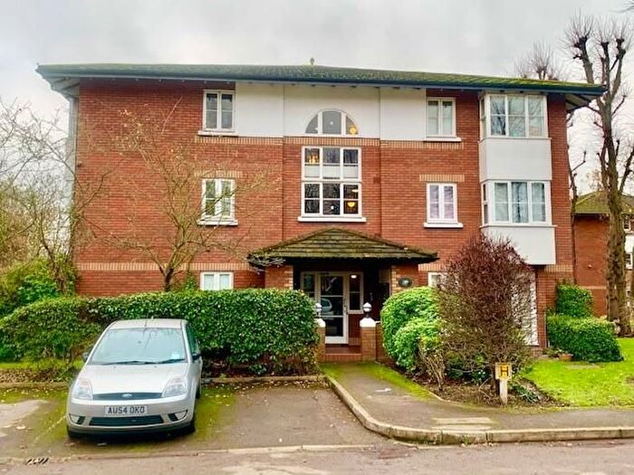 1 Bedroom Flat To Rent In Beechwood Grove, Acton, London, W3