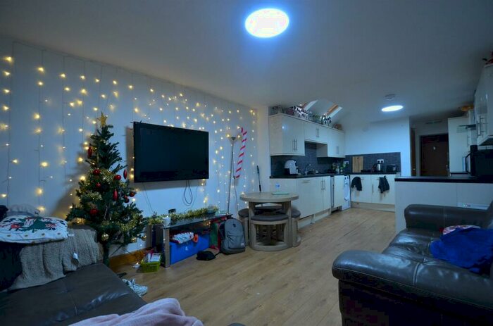 7 Bedroom End Of Terrace House To Rent In / Academic Year Lovely Double Bedroom, Bathroom Student House, Selly Oak, Free Ultrafast M Broadband, B29