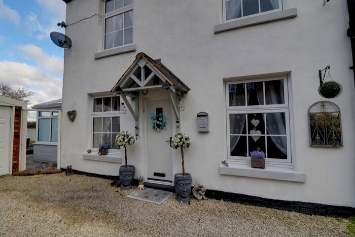2 Bedroom Cottage For Sale In Wharf Houses, Barton Under Needwood, Burton-On-Trent, Staffordshire, DE13