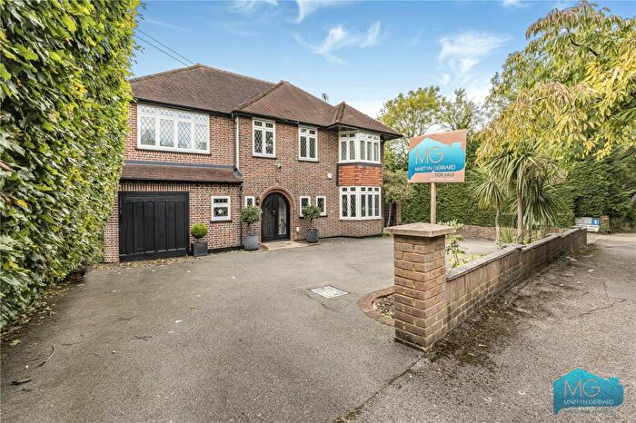 4 Bedroom Detached House For Sale In Hankins Lane, Mill Hill, NW7