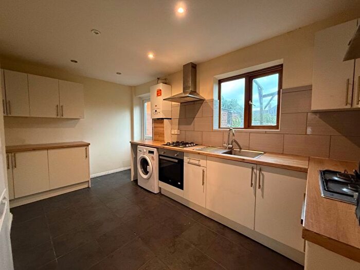 5 Bedroom Terraced House To Rent In Sparrow Farm Drive, Feltham, TW14