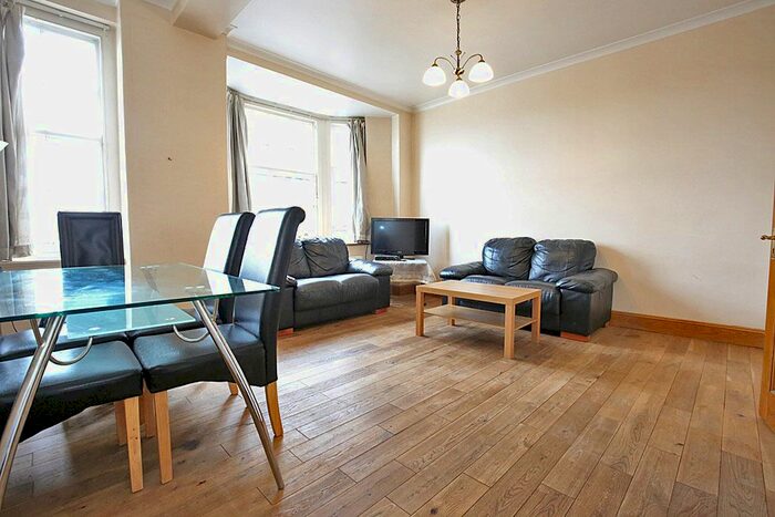 3 Bedroom Flat To Rent In Queens Court, Queensway, Bayswater, W2