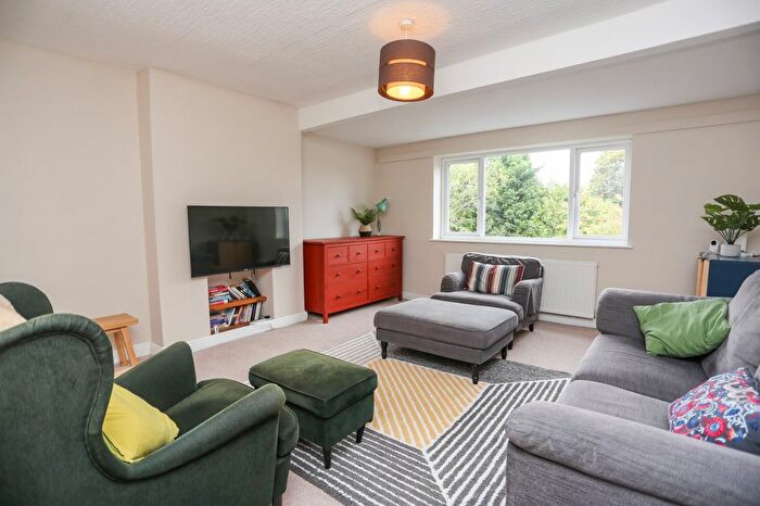 2 Bedroom Flat For Sale In Lea Road, Heaton Moor, Stockport, SK4