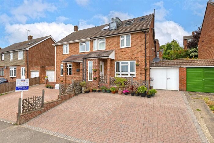 5 Bedroom Semi-Detached House For Sale In Charles Drive, Cuxton, ME2