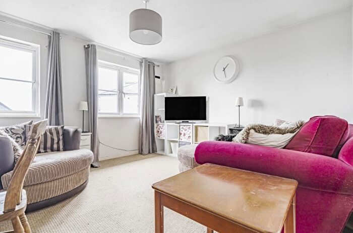 1 Bedroom Flat To Rent In Queens Road, Guildford, GU1