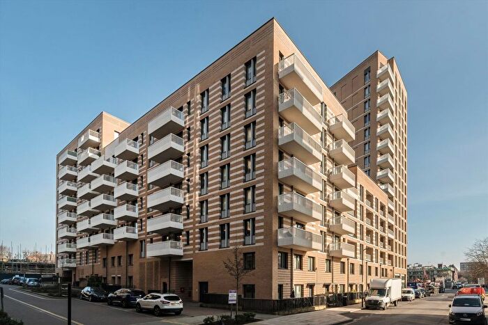 2 Bedroom Flat To Rent In Hanbury Road, London, W3