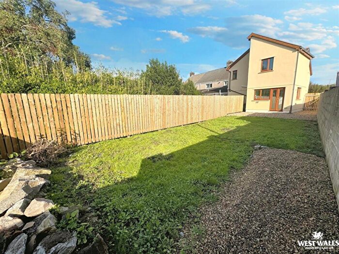 4 Bedroom End Of Terrace House For Sale In Pembrey Road, Kidwelly, SA17