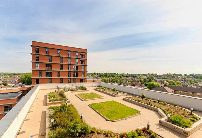 2 Bedroom Flat For Sale In High Street, Sutton, SM1