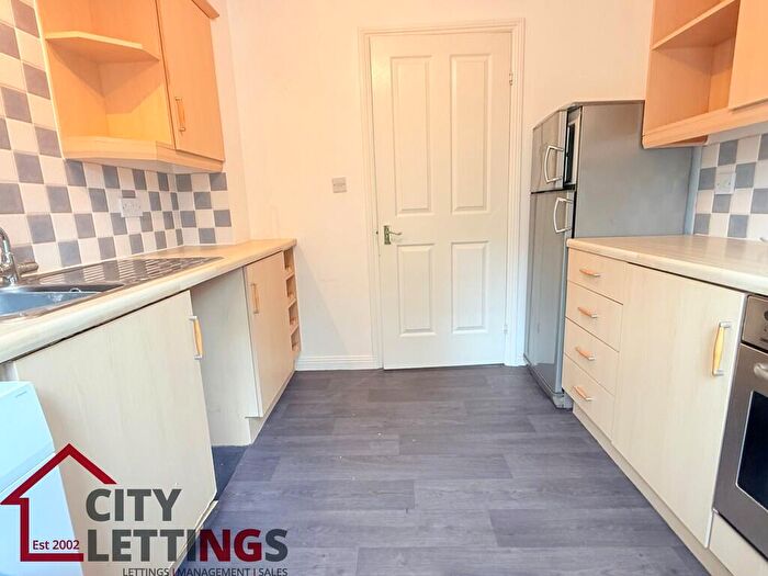 2 Bedroom Apartment To Rent In Tudor Court, Arboretum, NG7