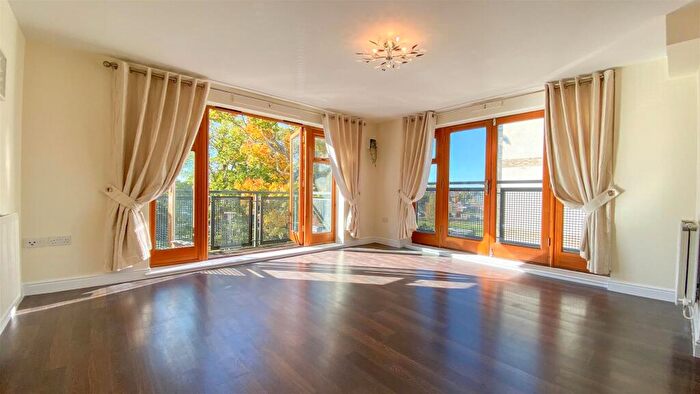 2 Bedroom Flat For Sale In Goodman Crescent, Croydon, CR0