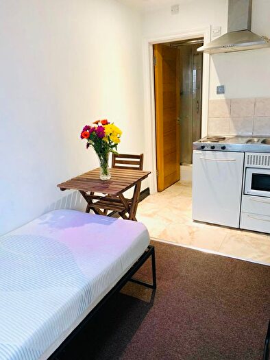 Studio To Rent In Waltham Road, Woodford Green, IG8