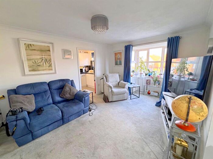 2 Bedroom Flat For Sale In Hudson Close, Eastbourne, BN23