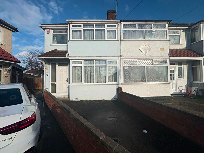 4 Bedroom Terraced House To Rent In Lonsdale Road, Southall, UB2