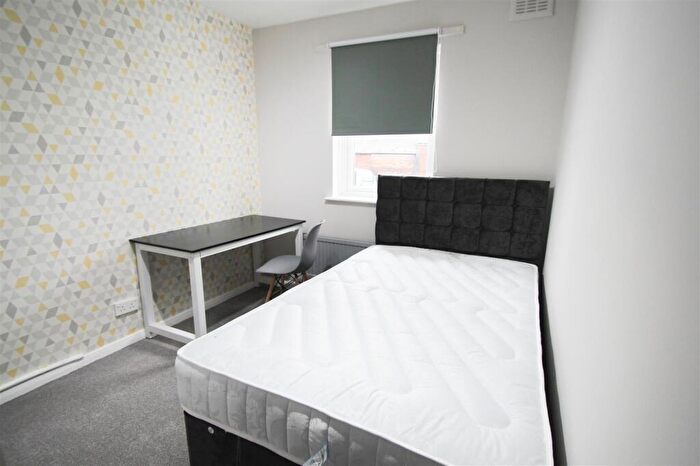 4 Bedroom Apartment To Rent In Westfield Court, Hyde Park, Leeds, LS3