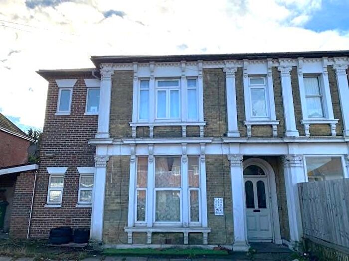 Flat To Rent In Radstock Road, Southampton, Hampshire, SO19
