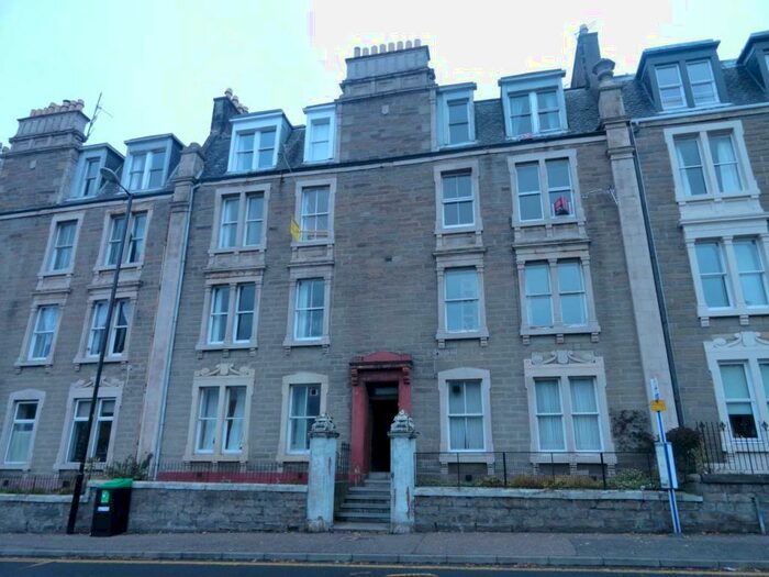 3 Bedroom Flat To Rent In / Hawkhill, DD2