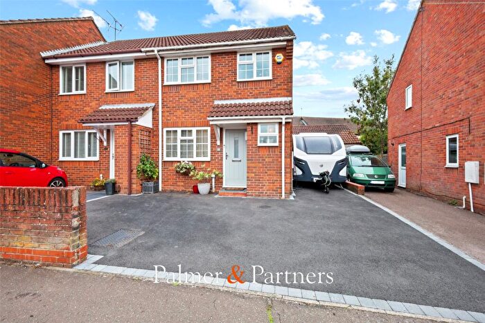 3 Bedroom End Of Terrace House For Sale In Berkley Close, Highwoods, Colchester, Essex, CO4