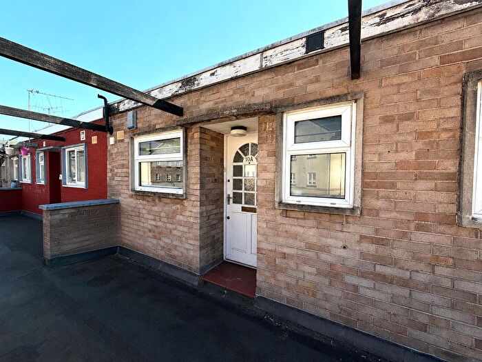 2 Bedroom Flat For Sale In Fortescue Road, Radstock, BA3