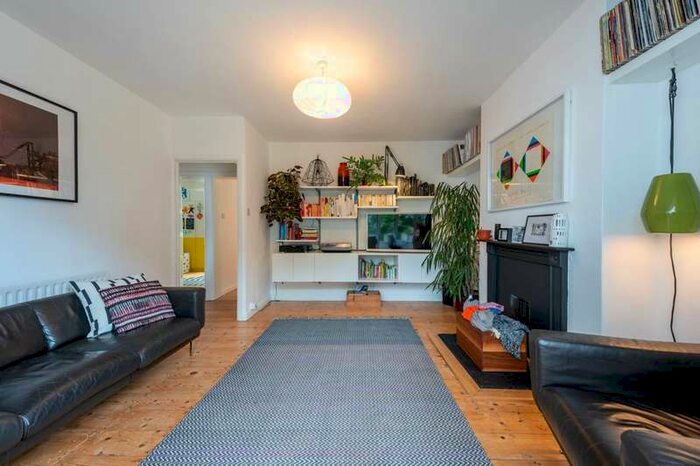 2 Bedroom Flat To Rent In The Woodlands, Crystal Palace, SE19